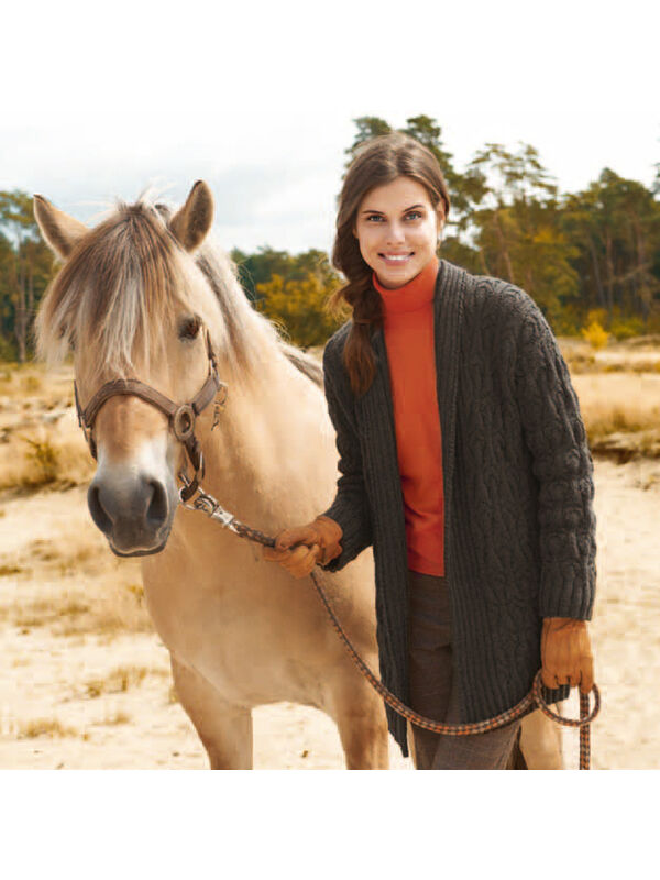 Lana Grossa LANG VEST IN KABELPATROON Alta Moda Alpaca