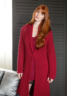 KORTE MANTEL IN ROOSJESPATROON Alta Moda Cashmere 16 van Lana Grossa