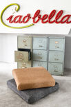 Lana Grossa TWEE KUSSENS IN PATROON MET LANGGETROKKEN STEKEN Lala Berlin Lovely Cotton