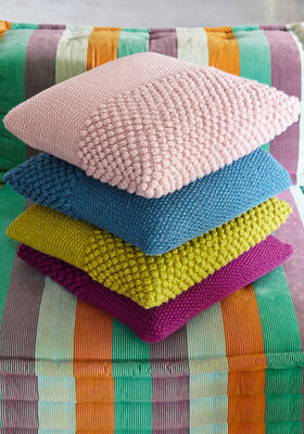 KUSSENS MET GERSTEKORREL- EN NOPPENPATROON Alta Moda Cashmere 16 van Lana Grossa