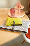 Lana Grossa LAPTOP- EN TABLETHOES IN STRUCTUURPATROON Mille II