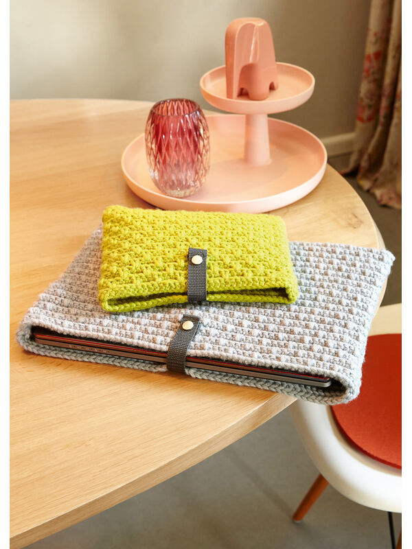 Lana Grossa LAPTOP- EN TABLETHOES IN STRUCTUURPATROON Mille II