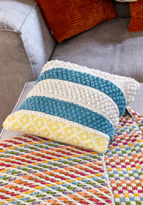 KUSSEN MET NOPPEN- EN JACQUARDPATROON Alta Moda Cashmere 16 van Lana Grossa