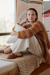 Lana Grossa VEST IN PATROON MET LANGGETROKKEN STEKEN Ecopuno & Silkhair