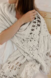Lana Grossa STOLA IN BOORDPATROON MET GEHAAKTE RANDEN Natural Alpaca Pelo