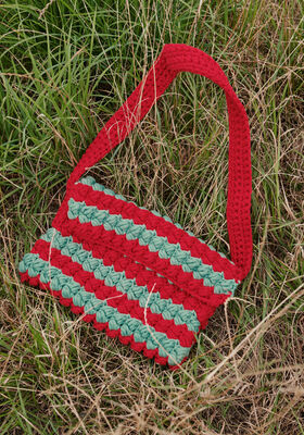TAS IN NOPPENPATROON MET LANGE SCHOUDERBAND The Tube van Lana Grossa