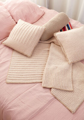 TWEE KUSSENS MET BOORDPATRONEN Ecopuno Chunky & Cool Merino Big van Lana Grossa