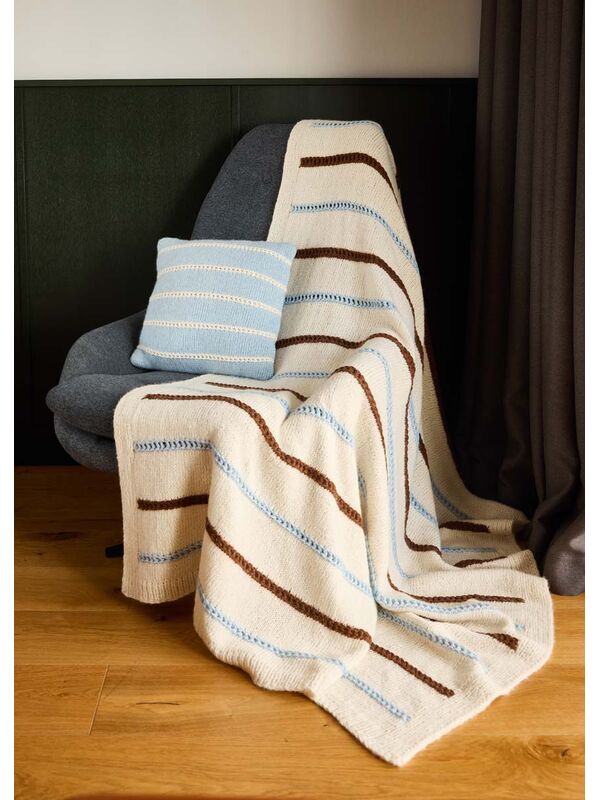 Lana Grossa PLAID MET STREPEN MET GAATJES Brigitte No. 2