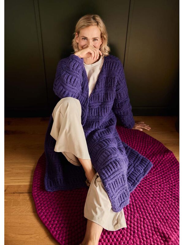 Lana Grossa MANTEL IN DWARSRIBBELPATENTPATROON Lala Berlin Lovely Cotton