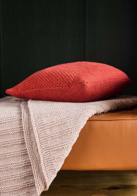 KUSSENHOES IN TRICOTSTEEK EN GERSTEKORREL Alta Moda Cashmere 16 van Lana Grossa