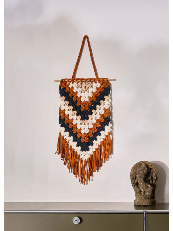 Lana Grossa WANDDECORATIE MET STOKJESPATROON The Tube