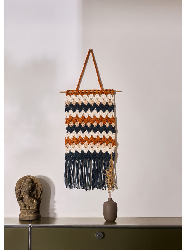 Lana Grossa WANDDECORATIE MET STOKJESPATROON The Tube