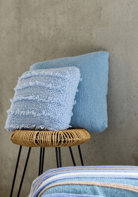 KUSSENHOES IN TRICOTSTEEK MET HOTELSLUITING Ecopuno Chunky van Lana Grossa
