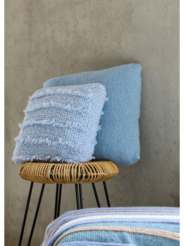 Lana Grossa KUSSENHOES IN TRICOTSTEEK MET HOTELSLUITING Ecopuno Chunky