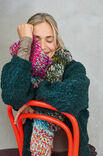 Lana Grossa SJAAL MET PATROON MET LANGE STEKEN Dolce