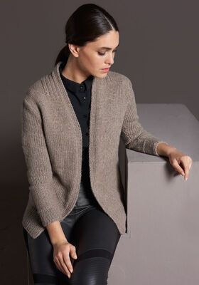 VEST IN TRICOTSTEEK MET BOORDSTEEKGEDEELTEN Alta Moda Cashmere 16 van Lana Grossa