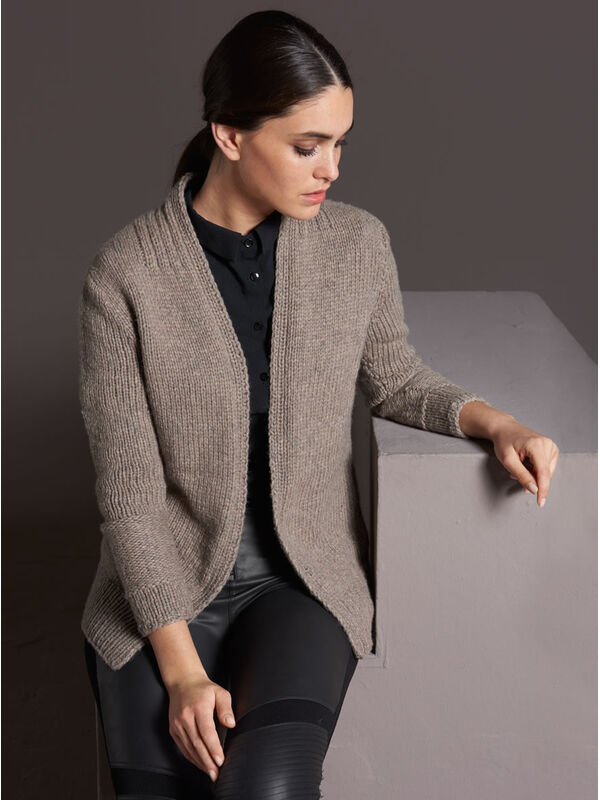 Lana Grossa VEST IN TRICOTSTEEK MET BOORDSTEEKGEDEELTEN Alta Moda Cashmere 16