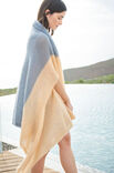 Lana Grossa PONCHO/STOLA MET RANDEN MET LANGGETROKKEN STEKEN Silkhair