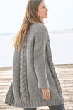Lana Grossa VEST IN GERSTEKORREL MET KABELSTREPEN Lala Berlin Lovely Cotton
