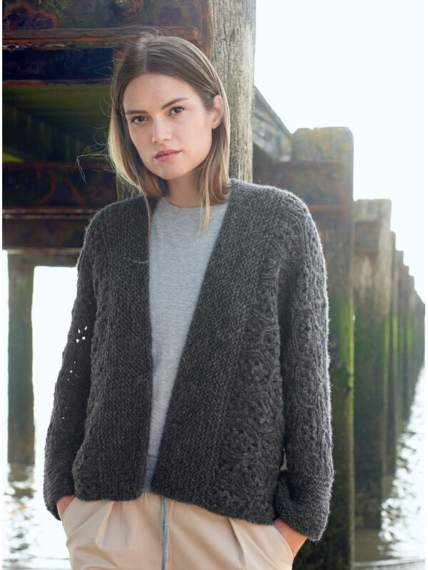 Lana Grossa DWARSGEBREID VEST MET AJOURPATROON Brigitte No. 2