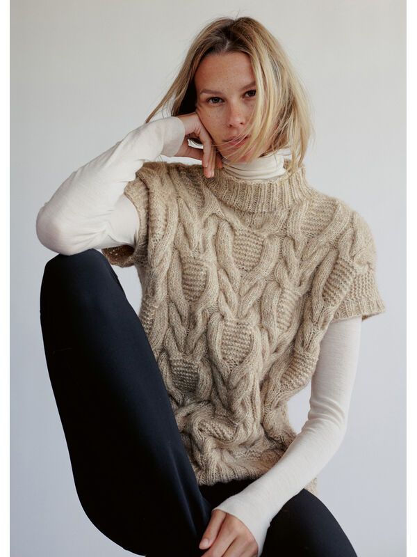 Lana Grossa SLIPOVER MET KABELPATROON Natural Alpaca Pelo