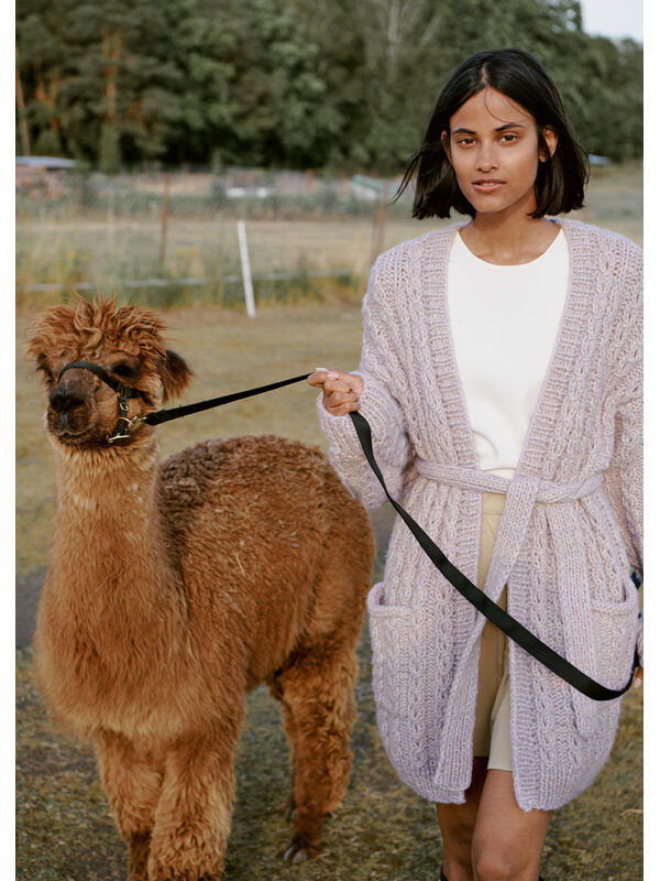 Lana Grossa VEST IN KABELPATROON Natural Alpaca Pelo