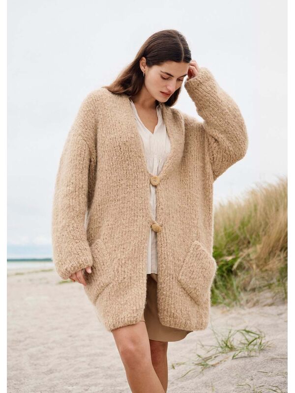 Lana Grossa LANG VEST IN TRICOTSTEEK MET OPGENAAIDE ZAKKEN Royal Alpaca