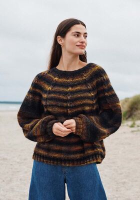 TRUI IN AVERECHTE TRICOTSTEEK MET KABELS EN EEN RONDE PAS Picasso van Lana Grossa