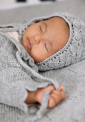 GEHAAKT MUTSJE Cool Wool Baby van Lana Grossa