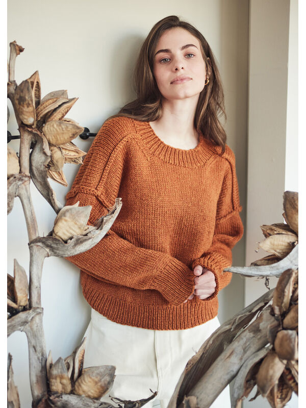 Lana Grossa TRUI MET NAAR VOREN TOE VERLEGDE SCHOUDERNAAD Cool Merino Big