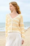 Lana Grossa VEST IN PATROON MET LANGGETROKKEN STEKEN Summer Softness & Bottoni