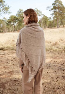 DRIEHOEKIGE STOLA Ecopuno & Silkhair van Lana Grossa