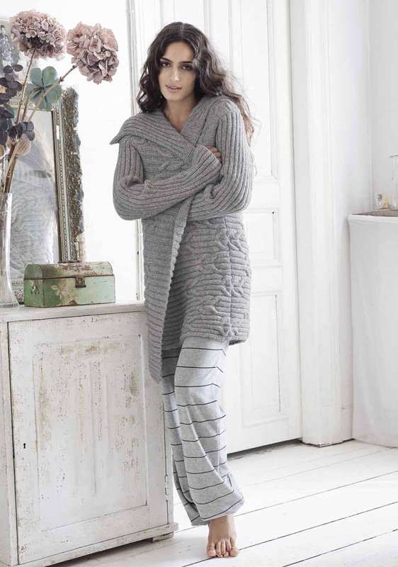 Lana Grossa KABEL-BOORDSTEEKMANTEL Alta Moda Alpaca