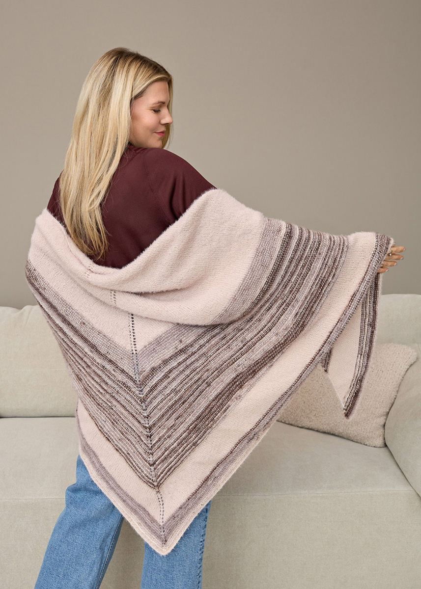 DRIEHOEKIGE STOLA Cosy Socks & Cosy Socks Soft Stripes van Lana Grossa