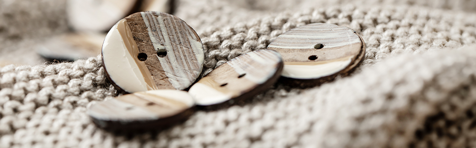 HOOGWAARDIG & CREATIEF BREIDESIGN Brei-/haakpakketten<br>DAMES | Truien & Poncho's